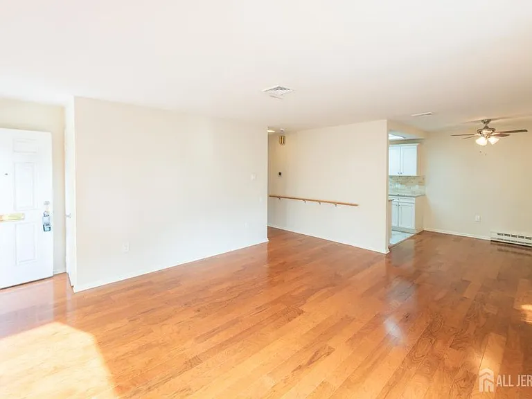 227 Manchester Ln — Photo 3