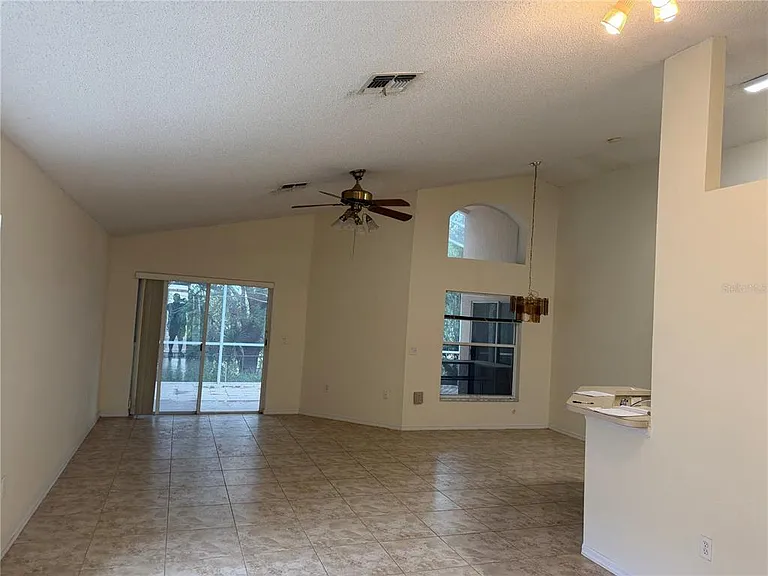 2393 Paulette Dr — Photo 3