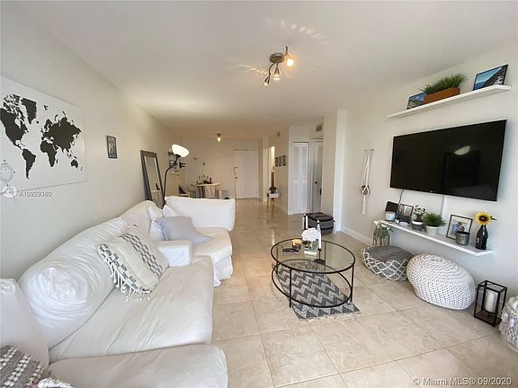 2nd image of 2841 NE 163rd St APT 909