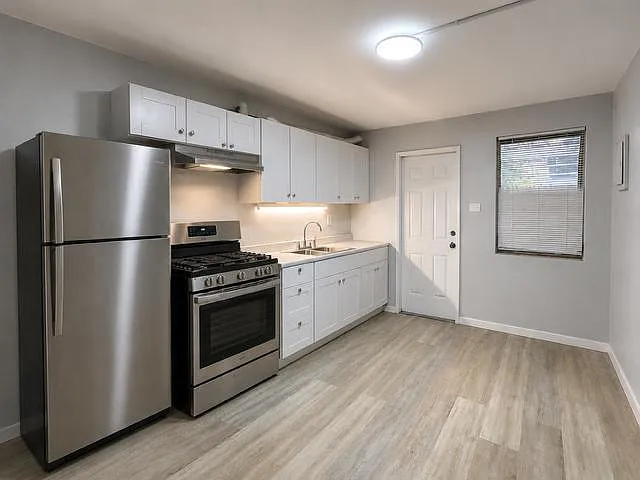 2 bed, 1.0 bath, 905 sqft, $2,295 — Photo 2