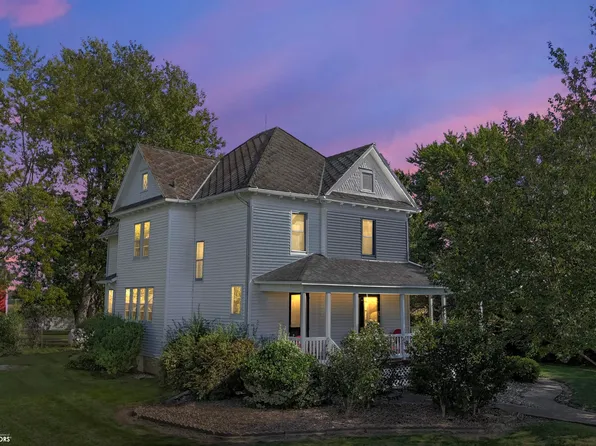 1382 James Ave, Mount Pleasant, IA 52641