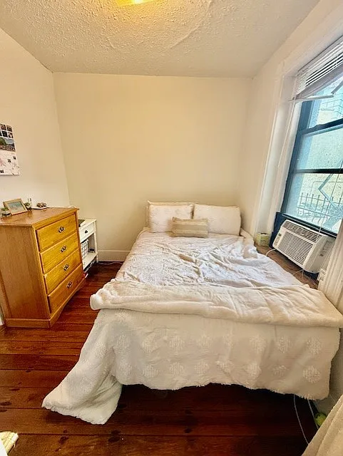 Studio, 9999 sqft, $2,300 — Photo 4