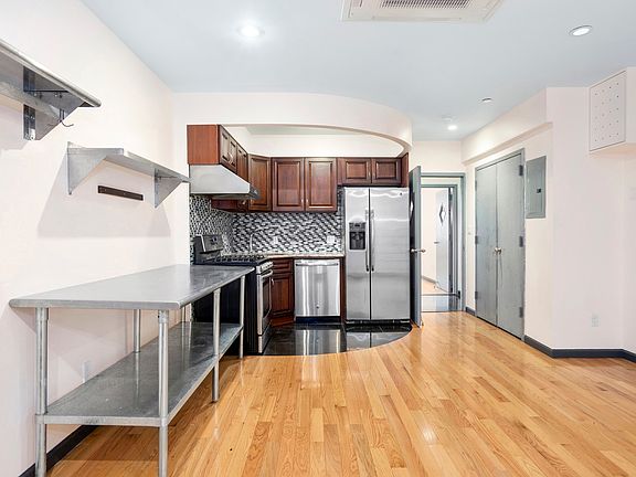 4th image of 122 W 29th St Fl 4