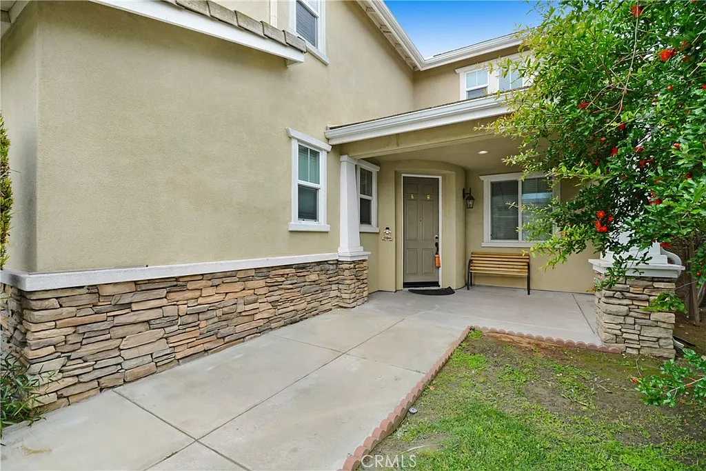 5 bed, 3.5 bath, 3543 sqft, $4,400 — Photo 3