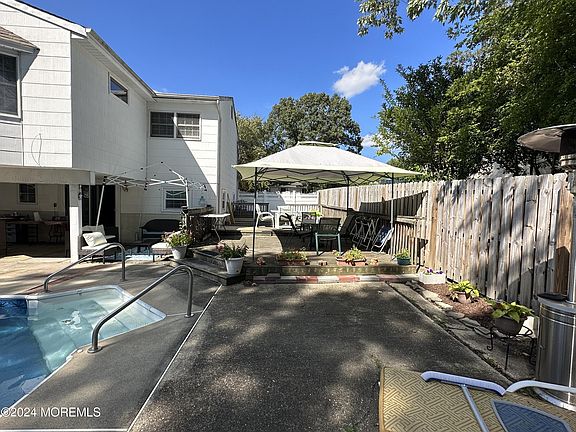 4th image of 549 Duchess Court