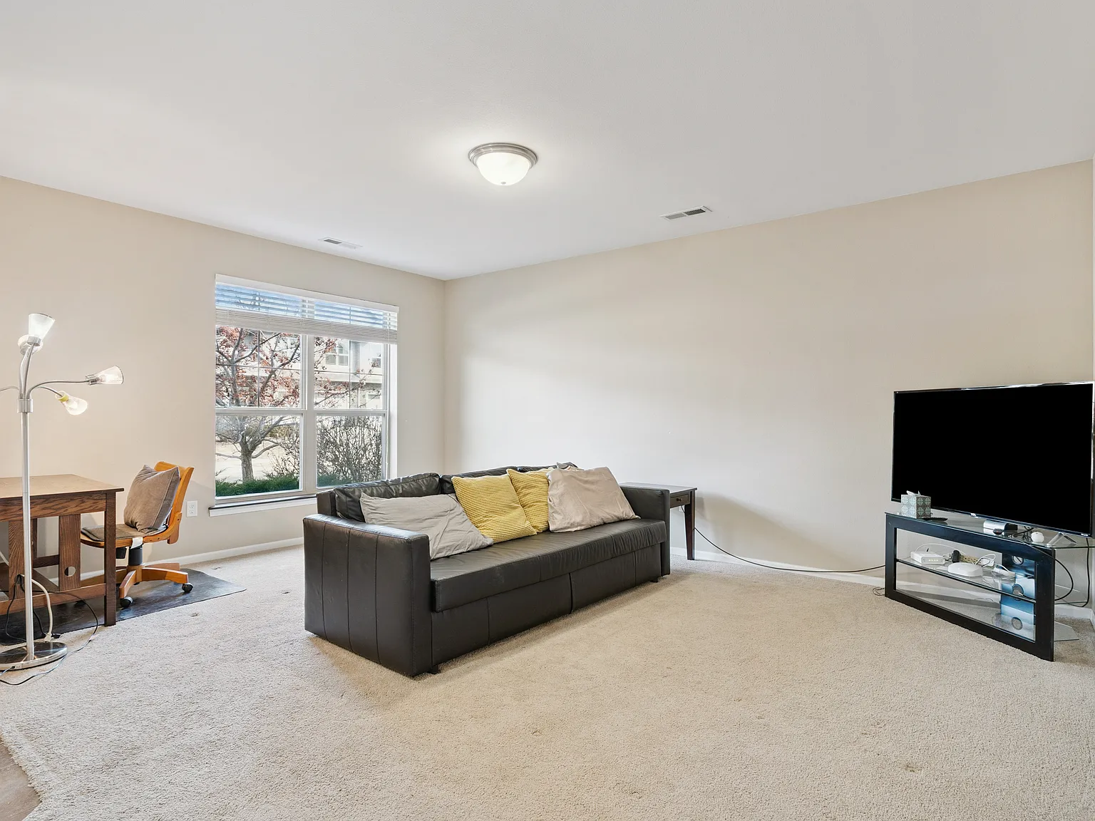 3 bed, 1828 sqft, $3,000 — Photo 4