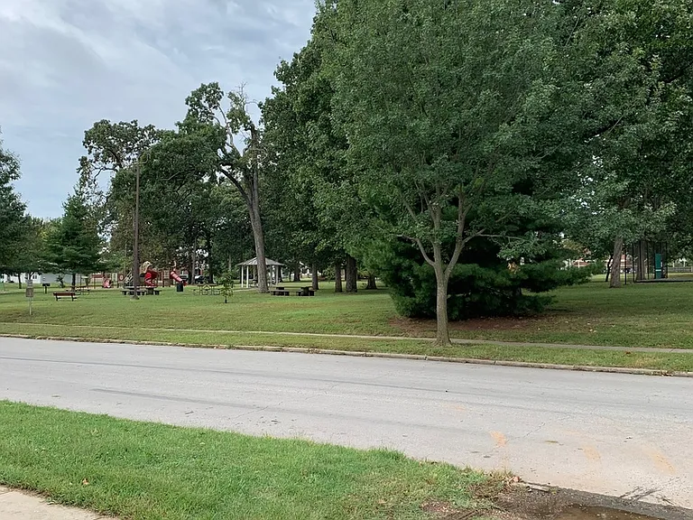 1630 N Clay Ave — Photo 1