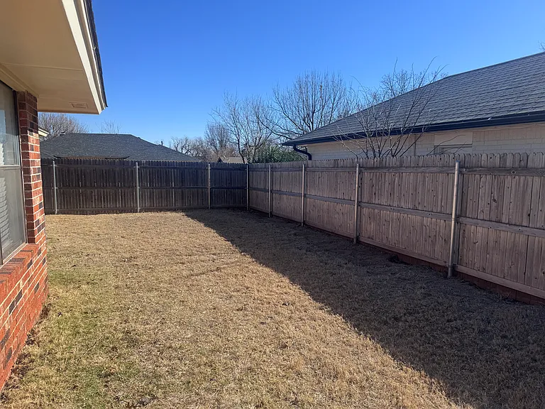 12216 Sylvester Dr — Photo 20