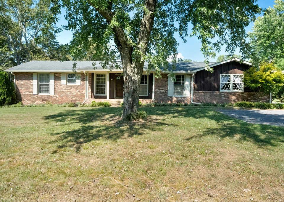 1st image of 105 East Dr