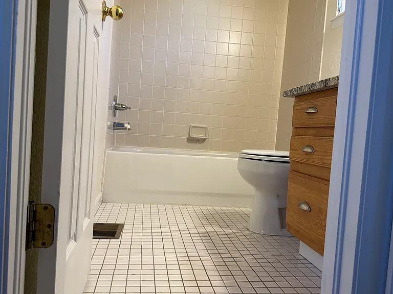 223 Maggie St #B — Photo 16