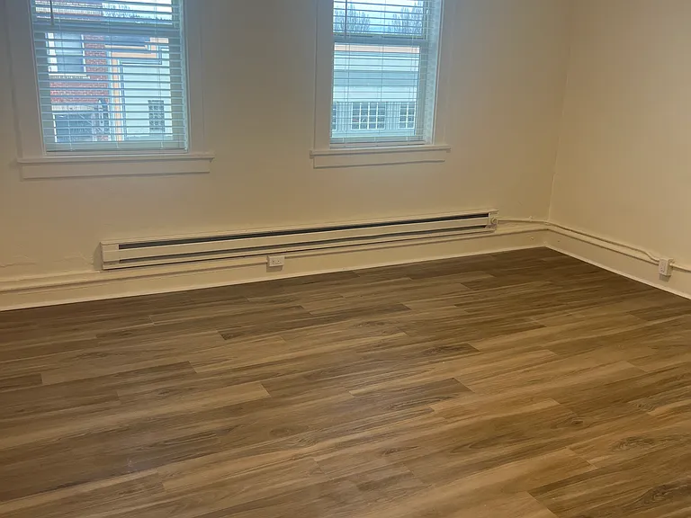 1237 Commerce Ave #10 — Photo 10