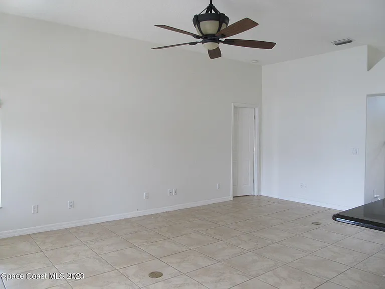 986 Fostoria Dr — Photo 4