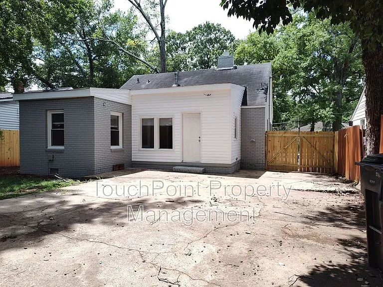 1405 Shamrock Dr — Photo 18