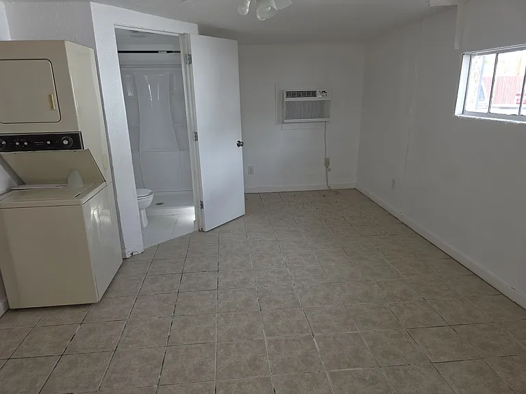 3818 W Portland St — Photo 13