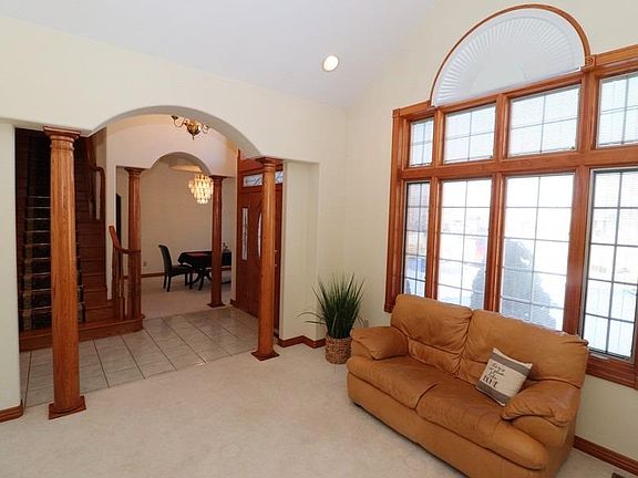 4th image of 2902 Saint James Pl