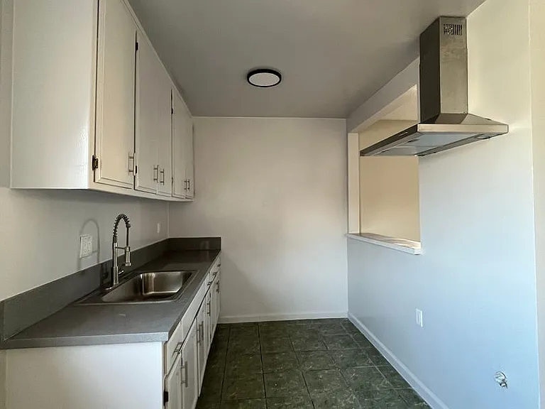 1443 W 105th St — Photo 5