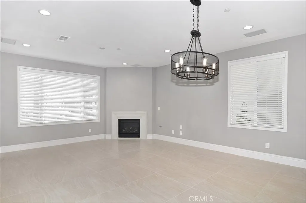 4 bed, 3.5 bath, 2100 sqft, $5,400 — Photo 4