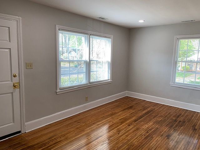 Living Room, Hardwood floors, Mini-blinds, Recessed Lighting