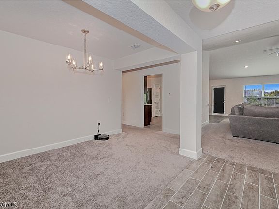 3rd image of 525 Kingsbury Ln