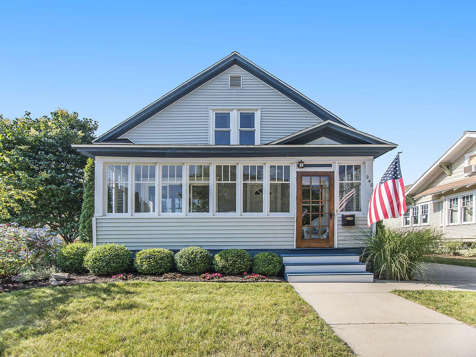 240 W 10th St Holland MI 49423 Zillow   6928541e3c8ae5ba2b9f97345d2d5e99 Cc Ft 1536 