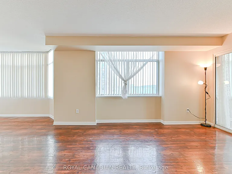 88 Alton Towers Cir #703 — Photo 11
