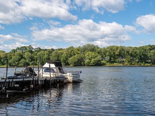 37 Riverdale Ave, Haverhill, MA 01835