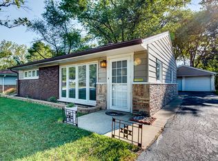 328 Blackhawk Dr, Park Forest, IL