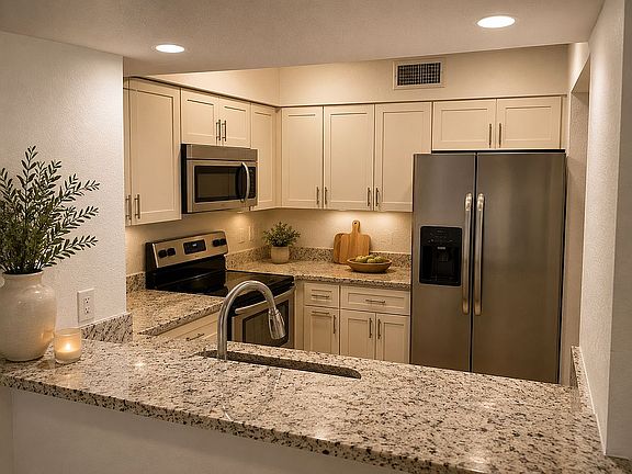 4th image of 468 W Par St #468
