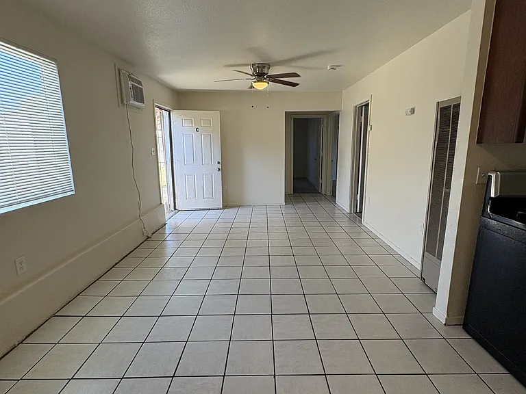 1115 Holly Ave #C — Photo 5