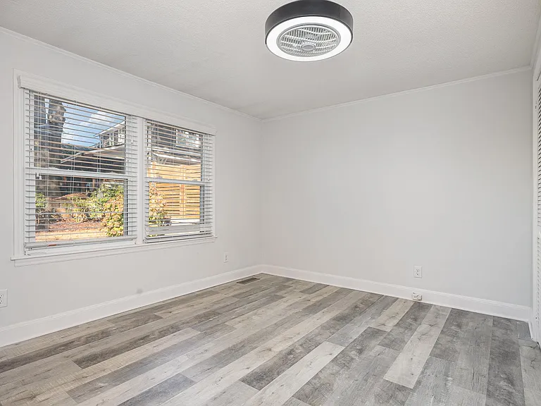 800 McDonald Ave — Photo 16