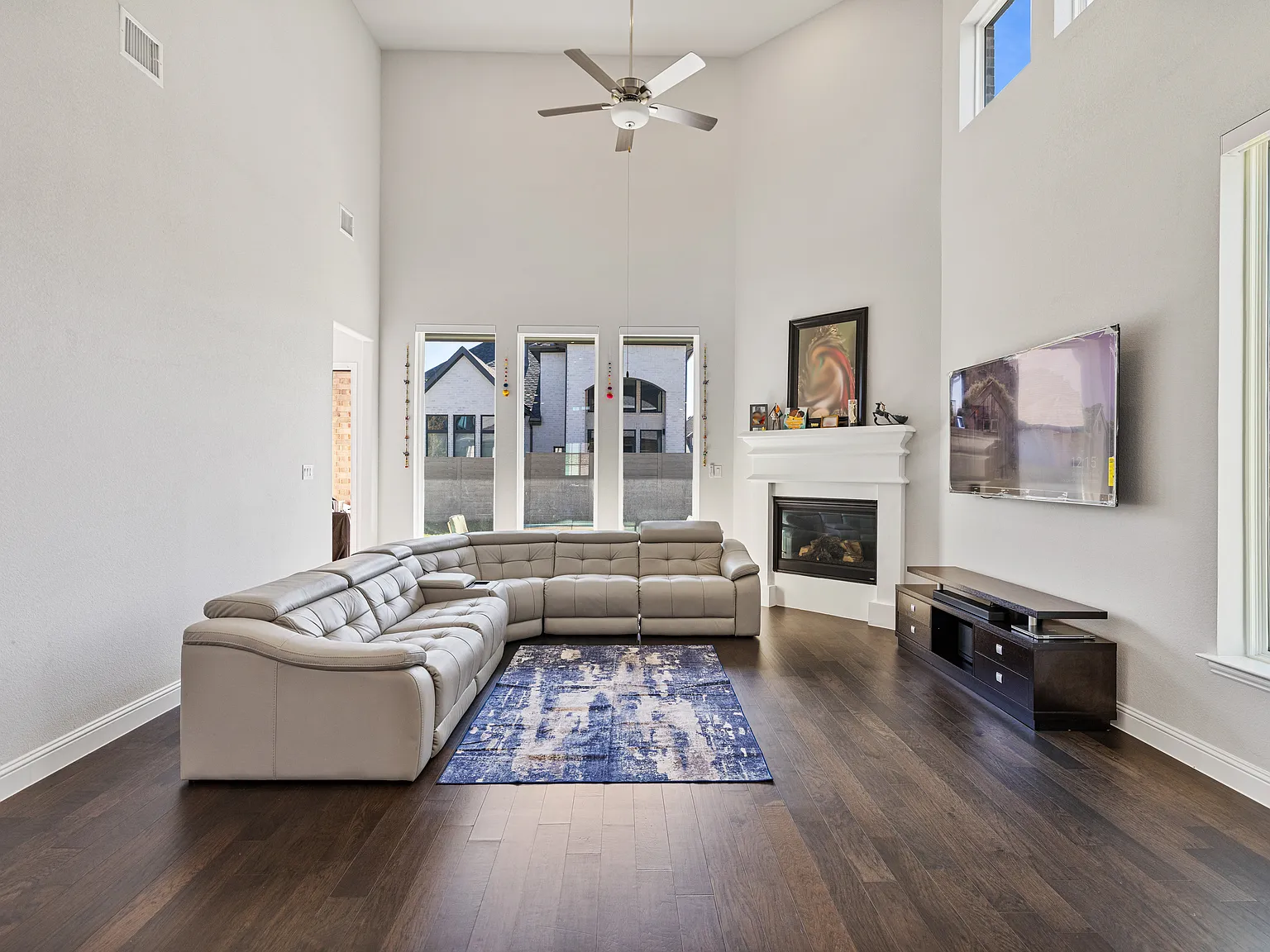 5 bed, 4.5 bath, 3684 sqft, $3,500 — Photo 3