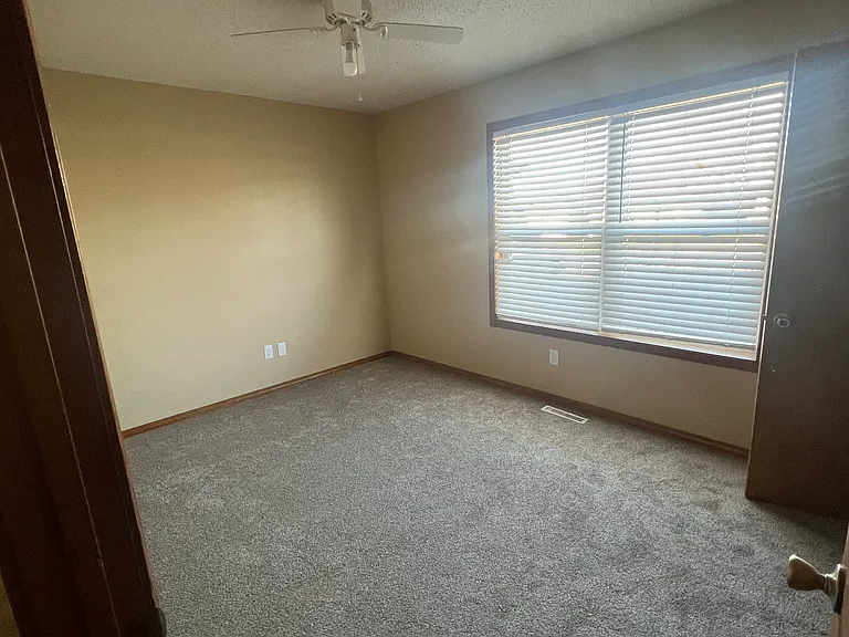 4738 S Ridgeview Ave — Photo 6