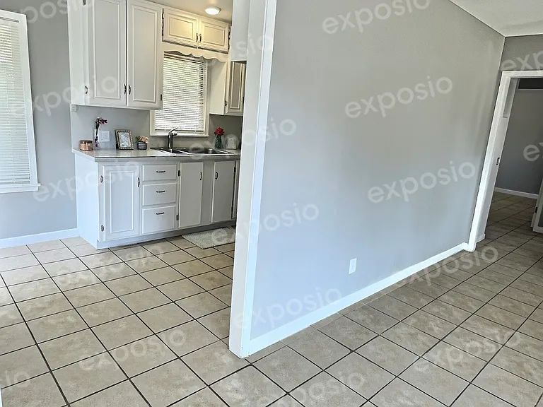 1161 SE 21st St — Photo 2