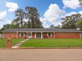 1004 Oakwood Dr, Longview, TX 75604