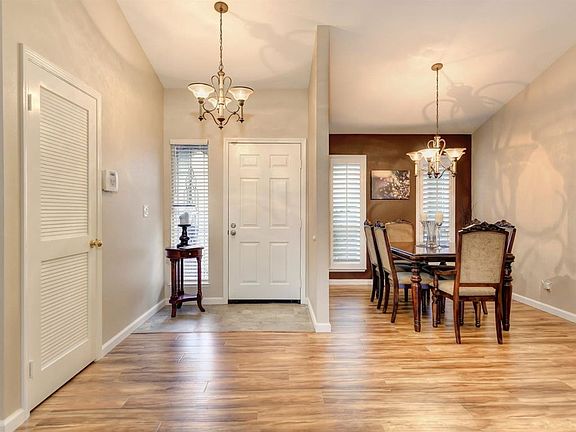 5th image of 110 Rocky Cove Ct