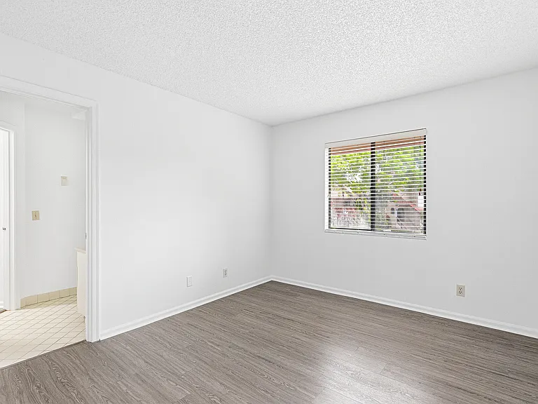 5530 Coach House Cir — Photo 16