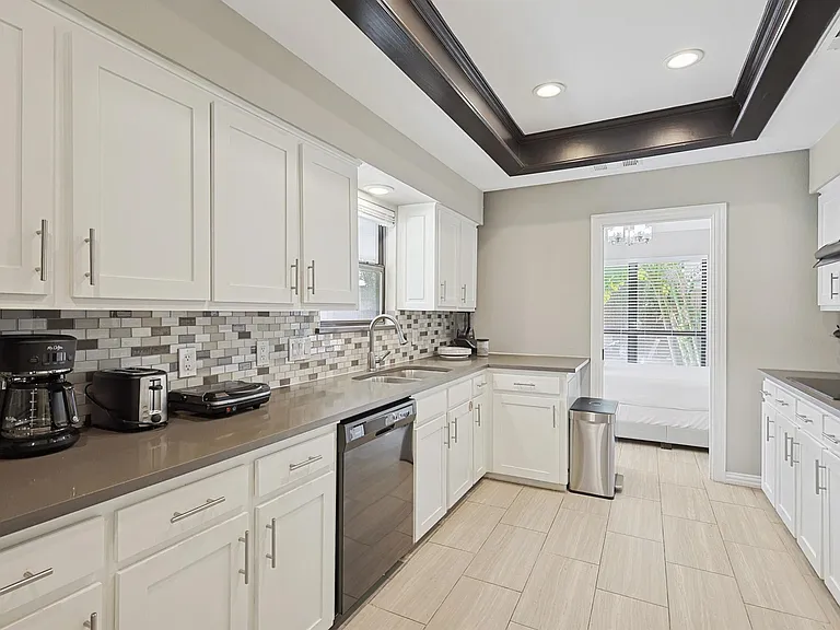 812 Green Brook Dr — Photo 16
