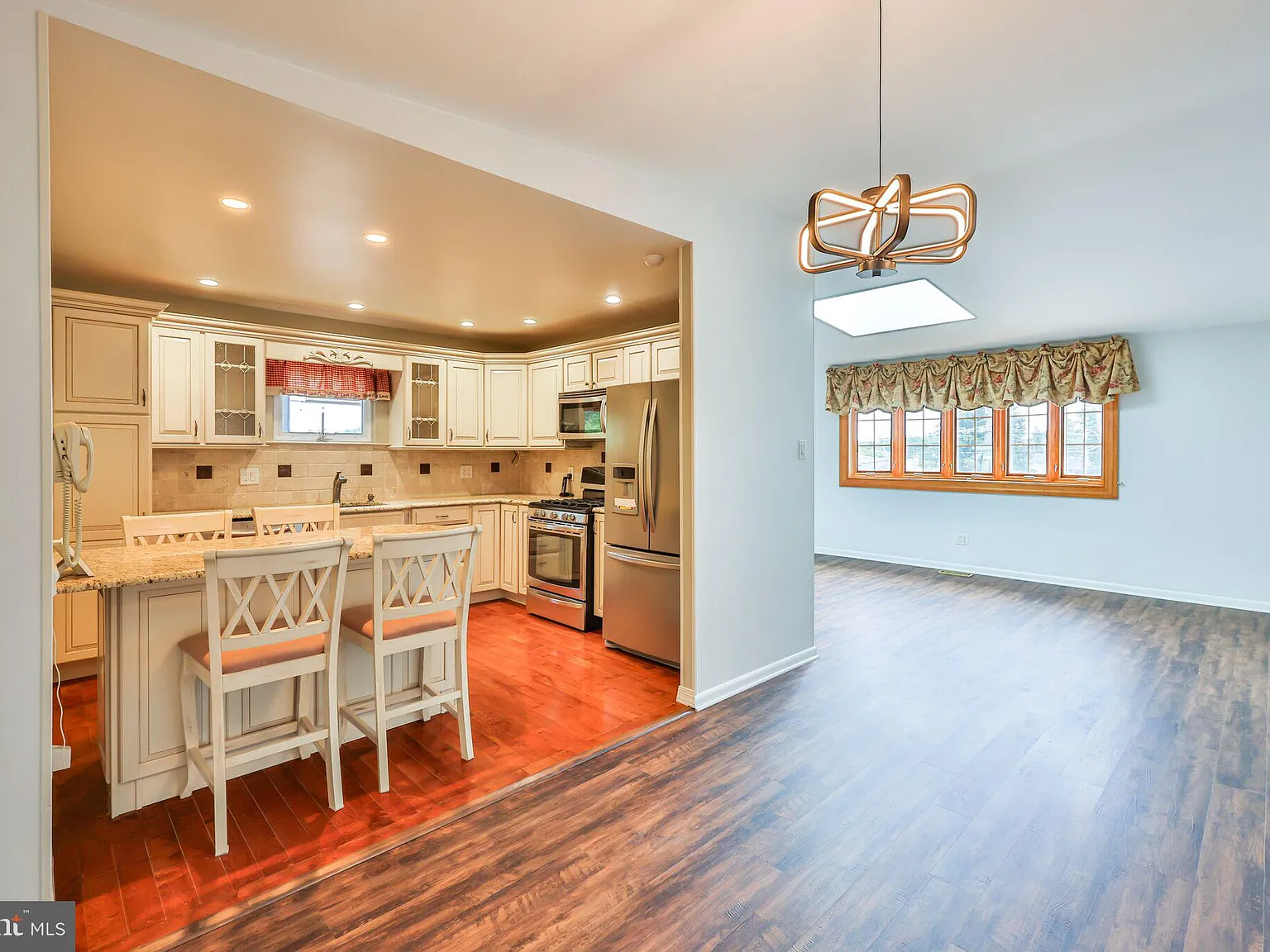 3 bed, 2.5 bath, 2000 sqft, $2,995 — Photo 3