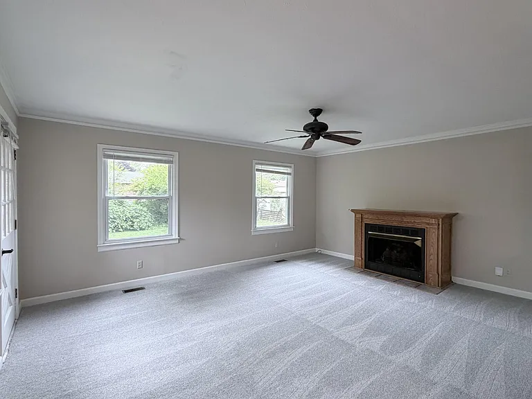 725 Wildflower Ln — Photo 13