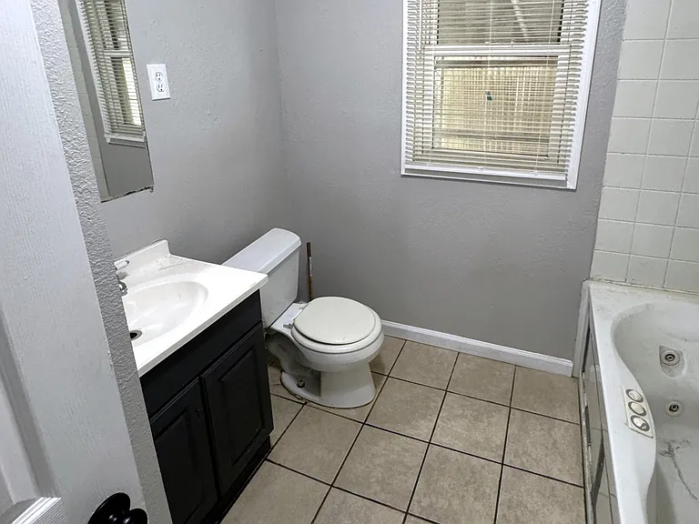 4201 Truman Rd — Photo 12