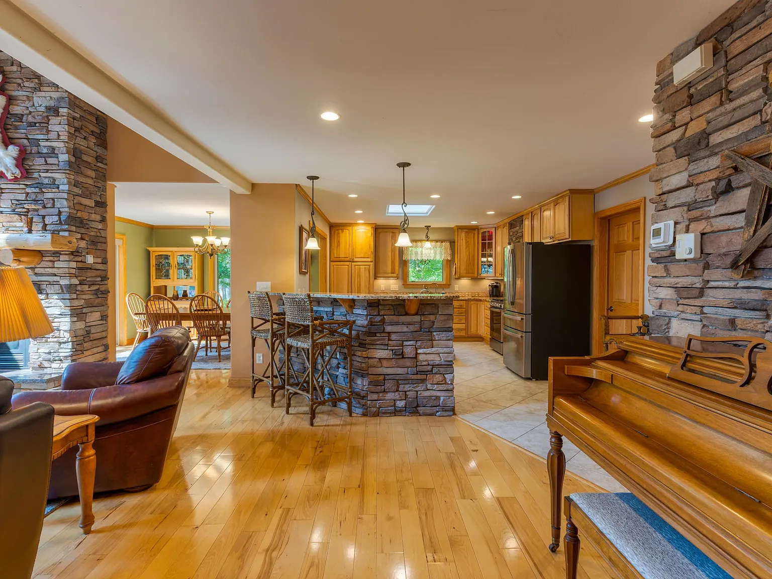 Executive Lakefront Rental | Fully Furnished | Bemidji, MN — Photo 2
