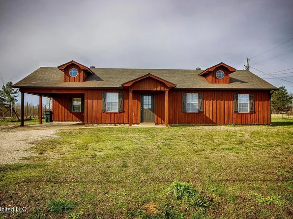 92 S Center St, Potts Camp, MS 38659