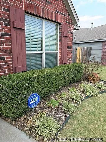 3 bed, 2.0 bath, 1272 sqft, $1,465 — Photo 3