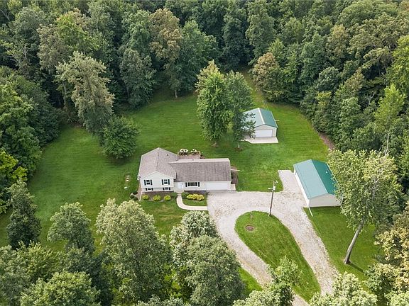3rd image of 4033 Court Rd