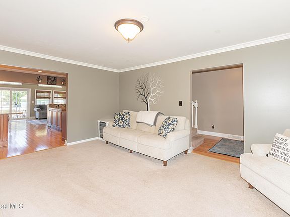 5th image of 39 Amelia Dr