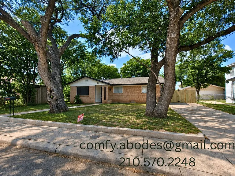 331 Clarence St — Photo 13