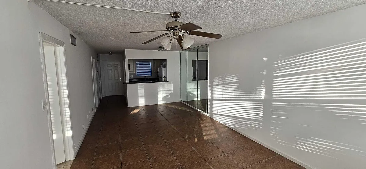 Building Photo - 9949 Sandalfoot Blvd #531