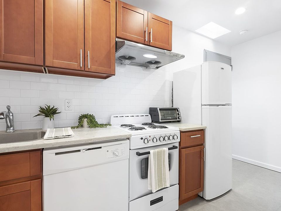 1st image of 13 Christopher St APT 3