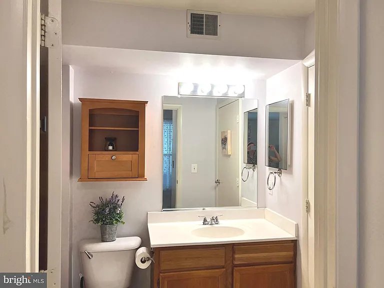 50 Sandstone Ct #B — Photo 9
