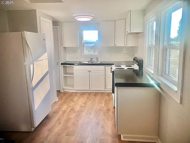 725 NE Denver St #B-B-1 — Photo 6